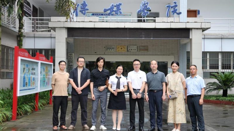 在签订加盟合同前，务必仔细审查合同条款，重点关注以下内容：